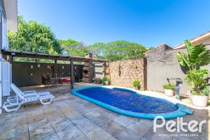 Casa à venda com 400m², 3 dormitórios, 2 suítes, 4 vagas, no bairro Jardim Isabel em Porto Alegre