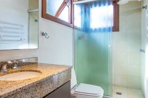 Casa em Condomínio à venda com 380m², 4 dormitórios, 2 suítes, 3 vagas, no bairro Tristeza em PORTO ALEGRE