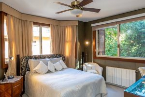 Casa em Condomínio à venda com 380m², 4 dormitórios, 2 suítes, 3 vagas, no bairro Tristeza em PORTO ALEGRE