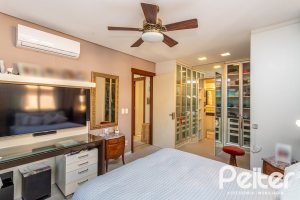 Casa em Condomínio à venda com 380m², 4 dormitórios, 2 suítes, 3 vagas, no bairro Tristeza em PORTO ALEGRE