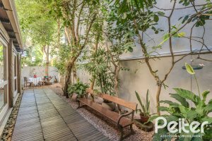 Casa em Condomínio à venda com 380m², 4 dormitórios, 2 suítes, 3 vagas, no bairro Tristeza em PORTO ALEGRE
