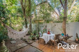 Casa em Condomínio à venda com 380m², 4 dormitórios, 2 suítes, 3 vagas, no bairro Tristeza em PORTO ALEGRE