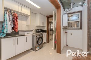 Casa em Condomínio à venda com 380m², 4 dormitórios, 2 suítes, 3 vagas, no bairro Tristeza em PORTO ALEGRE