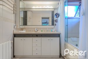 Casa em Condomínio à venda com 380m², 4 dormitórios, 2 suítes, 3 vagas, no bairro Tristeza em PORTO ALEGRE