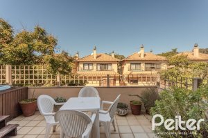 Casa em Condomínio à venda com 380m², 4 dormitórios, 2 suítes, 3 vagas, no bairro Tristeza em PORTO ALEGRE