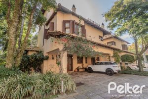 Casa em Condomínio à venda com 380m², 4 dormitórios, 2 suítes, 3 vagas, no bairro Tristeza em PORTO ALEGRE