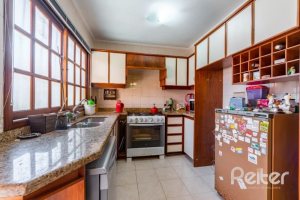 Casa em Condomínio à venda com 178m², 4 dormitórios, 2 suítes, 4 vagas, no bairro Ipanema em Porto Alegre