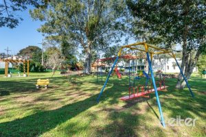 Casa em Condomínio à venda com 290m², 4 dormitórios, 2 suítes, 2 vagas, no bairro Ipanema em Porto Alegre