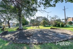 Casa em Condomínio à venda com 290m², 4 dormitórios, 2 suítes, 2 vagas, no bairro Ipanema em Porto Alegre