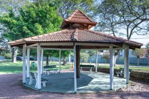 Casa em Condomínio à venda com 290m², 4 dormitórios, 2 suítes, 2 vagas, no bairro Ipanema em Porto Alegre