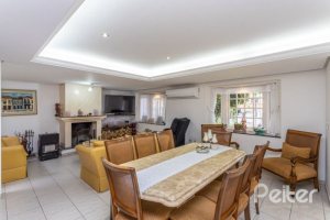 Casa em Condomínio à venda com 290m², 4 dormitórios, 2 suítes, 2 vagas, no bairro Ipanema em Porto Alegre