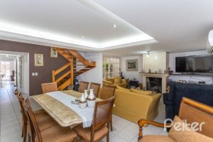 Casa em Condomínio à venda com 290m², 4 dormitórios, 2 suítes, 2 vagas, no bairro Ipanema em Porto Alegre