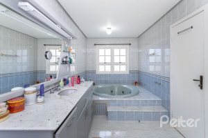 Casa em Condomínio à venda com 290m², 4 dormitórios, 2 suítes, 2 vagas, no bairro Ipanema em Porto Alegre