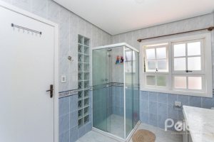 Casa em Condomínio à venda com 290m², 4 dormitórios, 2 suítes, 2 vagas, no bairro Ipanema em Porto Alegre