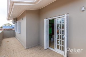 Casa em Condomínio à venda com 290m², 4 dormitórios, 2 suítes, 2 vagas, no bairro Ipanema em Porto Alegre