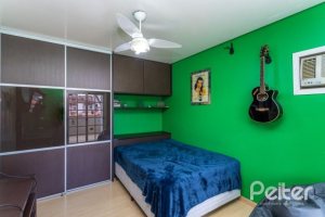 Casa em Condomínio à venda com 290m², 4 dormitórios, 2 suítes, 2 vagas, no bairro Ipanema em Porto Alegre
