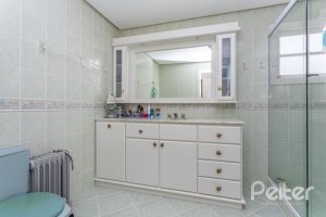 Casa em Condomínio à venda com 290m², 4 dormitórios, 2 suítes, 2 vagas, no bairro Ipanema em Porto Alegre