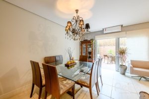 Casa em Condomínio à venda com 190m², 3 dormitórios, 1 suíte, 2 vagas, no bairro Tristeza em Porto Alegre