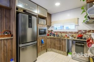 Casa em Condomínio à venda com 190m², 3 dormitórios, 1 suíte, 2 vagas, no bairro Tristeza em Porto Alegre