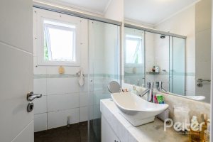 Casa em Condomínio à venda com 190m², 3 dormitórios, 1 suíte, 2 vagas, no bairro Tristeza em Porto Alegre