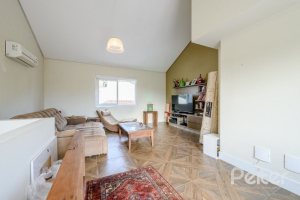 Casa em Condomínio à venda com 190m², 3 dormitórios, 1 suíte, 2 vagas, no bairro Tristeza em Porto Alegre