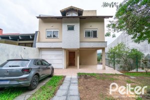 Casa à venda com 262m², 3 dormitórios, 1 suíte, 2 vagas, no bairro Jardim Isabel em Porto Alegre