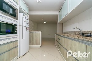 Casa à venda com 262m², 3 dormitórios, 1 suíte, 2 vagas, no bairro Jardim Isabel em Porto Alegre