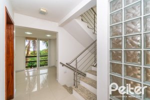 Casa à venda com 262m², 3 dormitórios, 1 suíte, 2 vagas, no bairro Jardim Isabel em Porto Alegre