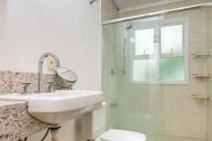 Casa à venda com 262m², 3 dormitórios, 1 suíte, 2 vagas, no bairro Jardim Isabel em Porto Alegre