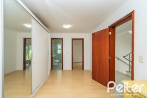 Casa à venda com 262m², 3 dormitórios, 1 suíte, 2 vagas, no bairro Jardim Isabel em Porto Alegre