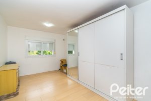 Casa à venda com 262m², 3 dormitórios, 1 suíte, 2 vagas, no bairro Jardim Isabel em Porto Alegre