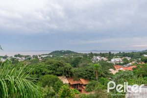 Casa à venda com 262m², 3 dormitórios, 1 suíte, 2 vagas, no bairro Jardim Isabel em Porto Alegre