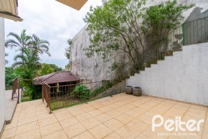 Casa à venda com 262m², 3 dormitórios, 1 suíte, 2 vagas, no bairro Jardim Isabel em Porto Alegre