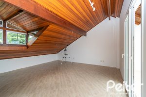 Casa à venda com 262m², 3 dormitórios, 1 suíte, 2 vagas, no bairro Jardim Isabel em Porto Alegre