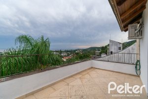 Casa à venda com 262m², 3 dormitórios, 1 suíte, 2 vagas, no bairro Jardim Isabel em Porto Alegre