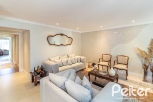 Casa à venda com 380m², 4 dormitórios, 4 suítes, 3 vagas, no bairro Vila Assunção em Porto Alegre