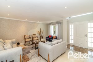 Casa à venda com 380m², 4 dormitórios, 4 suítes, 3 vagas, no bairro Vila Assunção em Porto Alegre