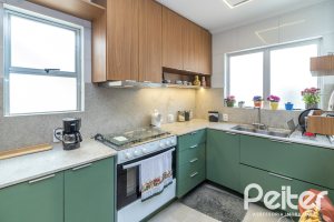 Casa à venda com 380m², 4 dormitórios, 4 suítes, 3 vagas, no bairro Vila Assunção em Porto Alegre