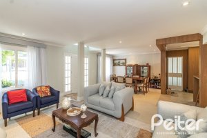 Casa à venda com 380m², 4 dormitórios, 4 suítes, 3 vagas, no bairro Vila Assunção em Porto Alegre