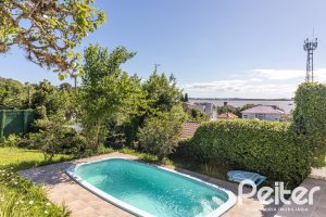 Casa à venda com 380m², 4 dormitórios, 4 suítes, 3 vagas, no bairro Vila Assunção em Porto Alegre