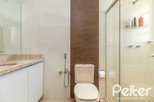 Casa à venda com 380m², 4 dormitórios, 4 suítes, 3 vagas, no bairro Vila Assunção em Porto Alegre