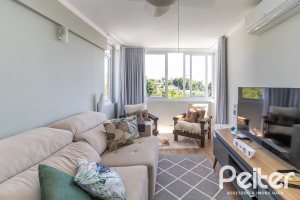 Casa à venda com 380m², 4 dormitórios, 4 suítes, 3 vagas, no bairro Vila Assunção em Porto Alegre