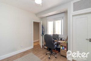 Casa à venda com 380m², 4 dormitórios, 4 suítes, 3 vagas, no bairro Vila Assunção em Porto Alegre