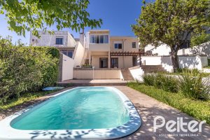 Casa à venda com 380m², 4 dormitórios, 4 suítes, 3 vagas, no bairro Vila Assunção em Porto Alegre