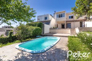 Casa à venda com 380m², 4 dormitórios, 4 suítes, 3 vagas, no bairro Vila Assunção em Porto Alegre