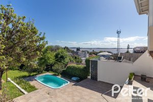 Casa à venda com 380m², 4 dormitórios, 4 suítes, 3 vagas, no bairro Vila Assunção em Porto Alegre