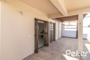 Casa à venda com 380m², 4 dormitórios, 4 suítes, 3 vagas, no bairro Vila Assunção em Porto Alegre