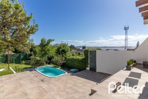 Casa à venda com 380m², 4 dormitórios, 4 suítes, 3 vagas, no bairro Vila Assunção em Porto Alegre