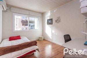 Casa em Condomínio à venda com 186m², 3 dormitórios, 1 suíte, 2 vagas, no bairro Sétimo Céu em Porto Alegre