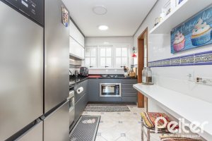 Casa em Condomínio à venda com 186m², 3 dormitórios, 1 suíte, 2 vagas, no bairro Sétimo Céu em Porto Alegre